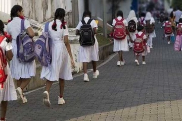 பாடசாலை மாணவர்கள் அறுவர் வைத்தியசாலையில் அனுமதி