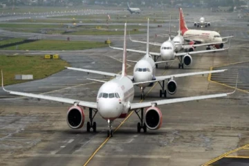 ஒமைக்ரான் பரவல் எதிரொலி - வெளிநாட்டு விமானங்களை இயக்கும் திட்டம் நிறுத்திவைப்பு