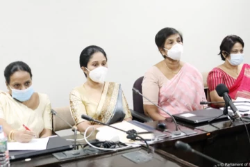 சிறிலங்கா நாடாளுமன்றில் வார்த்தைகளால் துன்புறுத்தப்படும் பெண் உறுப்பினர்கள்!