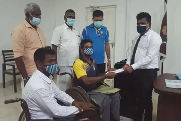 மாற்றுத்திறனாளிகளால் மகஜர் கையளிப்பு