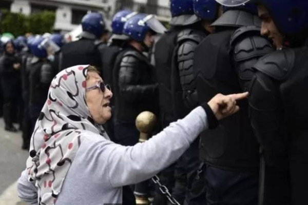 காலிமுகத்திடல் போராட்டம் : உலக அமைதி போராட்டங்களின் ஒரு வடிவமே! | Galle Face Protest A Form Of World Peace Struggle காலிமுகத்திடல் போராட்டம் : உலக அமைதி போராட்டங்களின் ஒரு வடிவமே! | Galle Face Protest A Form Of World Peace Struggle