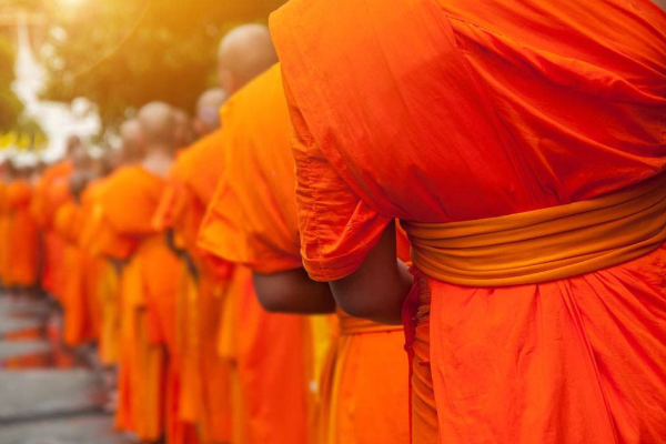 யாரெல்லாம் காவி நிறத்தில் ஆடை அணியலாம்?அணியக்கூடாது | Benefits Of Wearing Saffron For Spiritual Life