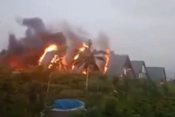 යෝෂිත රාජපක්ෂගේ සිහින මාලිගය ගිනි බත් කරයි.(VIDEO)