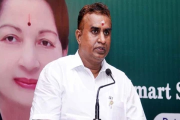 சொந்த ஊரில் வேலை கிடைக்காமல், சென்னை வந்த வேலுமணியின் அசுர வளர்ச்சி பெற்றது எப்படி