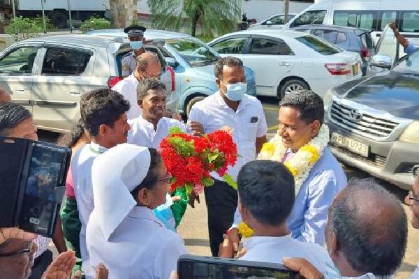 மீண்டும் யாழ். போதனா வைத்தியசாலை பணிப்பாளராக மருத்துவர்   சத்தியமூர்த்தி! | Jaffna Again Doctor Sathyamurthy As The Director