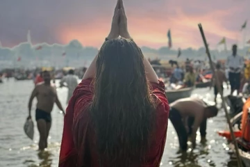 மகா கும்பமேளாவில் குளித்த பிரபல தமிழ் நடிகை! யார் பாருங்க