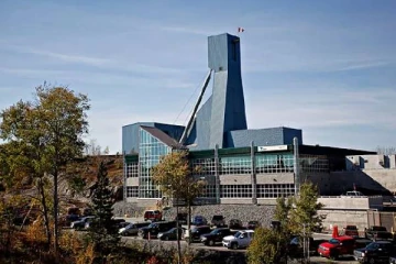 ஒன்ராறியோவில் சுரங்கத்தில் சிக்கிய  தொழிலாளர்களால் பரபரப்பு: நீடிக்கும் பதற்றம்