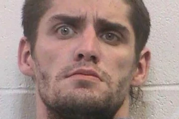 குதிரையுடன் தகாத உறவில் ஈடுபட்ட கொடூரன்! அரைகுறை ஆடையில் தப்பி ஓடியபோது சுற்றிவளைத்து பொலிஸ் கைது..