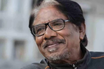 45 வருட சினிமா வாழ்க்கை!! நடிகைகளை அடிக்க வைத்த பாரதிராஜா என்னை அடிச்சிருந்தா.. பிரபல நடிகை