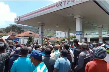 සිදුවෙන්න ගිය මහා විනාශයක් ආරක්ෂ අංශ සහ පිරිසක් එක්වී නතර කරයි..