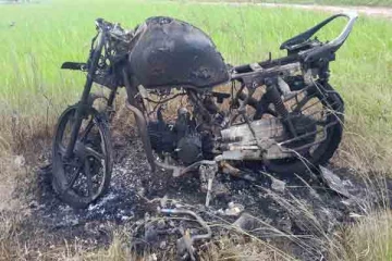 முல்லைத்தீவில் மோட்டார் சைக்கிளுக்கு தீவைத்த விசமிகள்