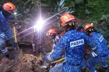 திடீரென ஏற்பட்ட நிலச்சரிவு; சிக்கிய 50 இற்கும் மேற்பட்டோர்!