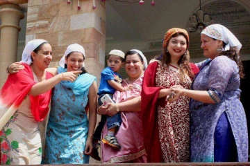 குழந்தை பெற விரும்பாத சமூகத்தினர் - online dating scheme ஏற்படுத்திய அரசு!