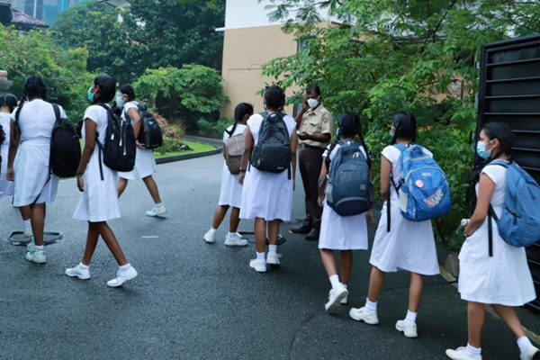 யாழில் மாணவிகளிடம் சேட்டைவிட்ட ஆசிரியருக்கு சிக்கல்! | Teacher Sexual Harassment Students