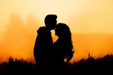 ஒரு முத்ததில் இவ்வளவு அர்த்தமா? சர்வதேச முத்த தினம் வாழ்த்துக்கள்!