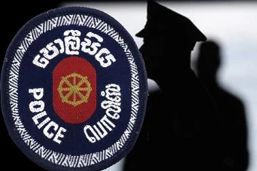 விளக்கமறியலில் வைத்து பொலிஸ் அதிகாரியை கூறிய ஆயதத்தால் தாக்கிய கைதி