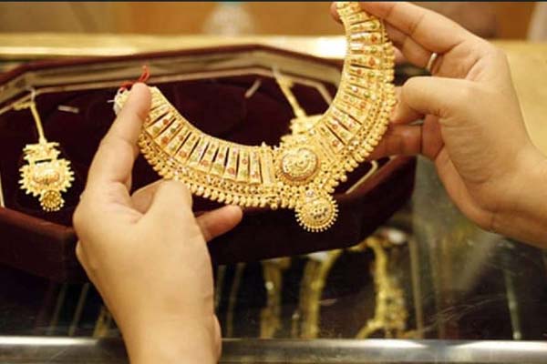 Today Gold Rate: குறைந்த வேகத்தில் எகிறிய தங்கத்தின் விலை! இன்று சவரன் எவ்வளவு? | Today Gold Rate July 17 2025 In Tamil