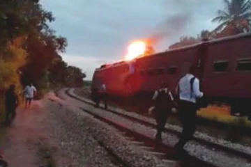 விரைவு ரயிலின் இயந்திரத்தில் ஏற்பட்ட தீ... பல ரயில் சேவைகள் பாதிப்பு!