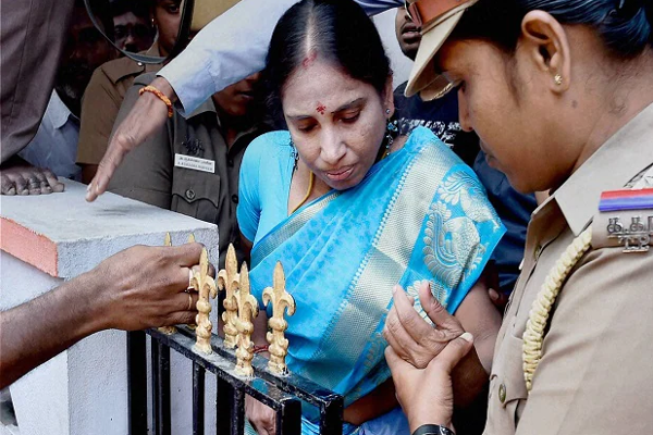 லண்டனுக்கு அப்பாவை சீக்கிரம் அனுப்புங்க அம்மா! பிரித்தானியாவிலிருந்து நளினி மகள் உருக்கமான கோரிக்கை | Nalini Murugan Daughter Uk London