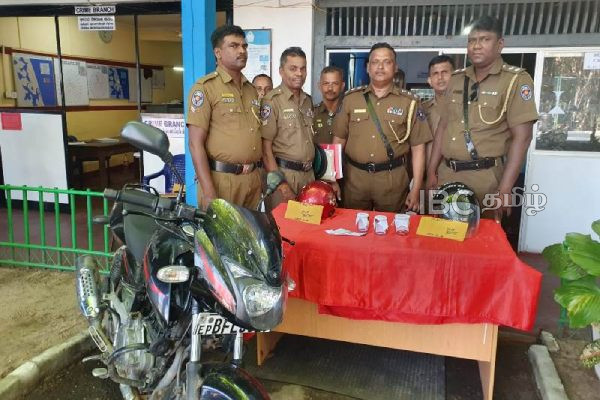 சூட்சுமமான முறையில் கொள்ளையில் ஈடுபட்டு வந்தவர்களைக் கைது செய்த காவல்துறையினர்! | Srilanka Robbery Case Arrested