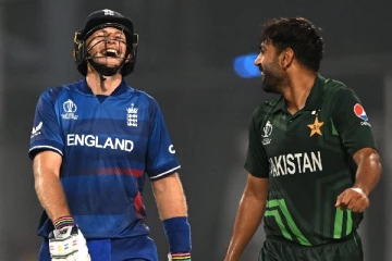 338 ஓட்டங்கள் இலக்கு நிர்ணயித்த இங்கிலாந்து: பாகிஸ்தானின் அரையிறுதி கனவு நிறைவேறுமா?