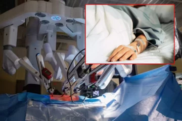 கேன்சர் நோயாளிக்கு ரோபோ மூலம் அறுவைசிகிச்சை; எதிர்பாராமல் நடந்த தவறு - கதறும் கணவர்!