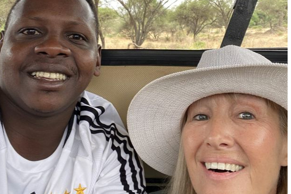 30 வயது குறைந்த பழங்குடி இளைஞர் மீது 60 வயது பெண்ணுக்கு வந்த காதல்! திருமணத்தில் முடிந்த ருசிகரம் | 60 Year Old Woman Married 30 Year Old Tribal Guy