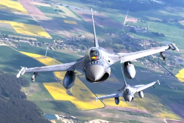 உக்ரைனுக்கு F-16 போர் விமானங்களை வழங்க இரு நாடுகளுக்கு அமெரிக்கா ஒப்புதல்