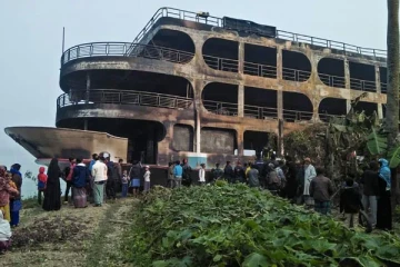 வங்கதேச படகு தீ விபத்தில் 41 பேர் பலி -  கேப்டன் உட்பட 8 பேர் கைது