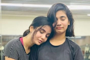 இலங்கை பெண் வெளியிட்ட புகைப்படம்! சமந்தாவை போன்று இருக்கும் தோழி யார்?