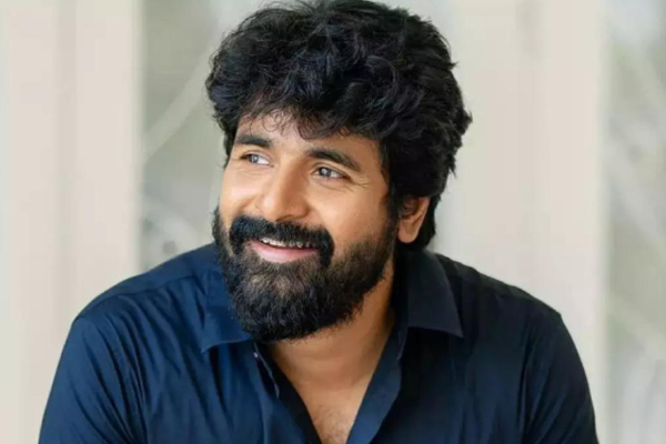 குடும்பத்துடன் திருச்செந்தூர் முருகனை தரிசனம் செய்த நடிகர் சிவகார்த்திகேயன்.. புகைப்படம் இதோ | Sivakarthikeyan Visits Thiruchendur Murugan Temple