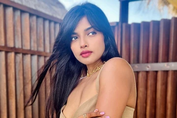 ஆஷ்னா சவேரி எல்லைமீறிய கிளாமர் போட்டோஷூட்