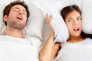 காதலனின் குறட்டையை வருமானம் பெறும் உத்தியாக்கிய பெண்!