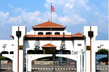 நாடாளுமன்றத்தின் முன் தீக்குளித்த தொழிலதிபர்., ஊழலால் மனமுடைந்து எடுத்த கடைசி முடிவு