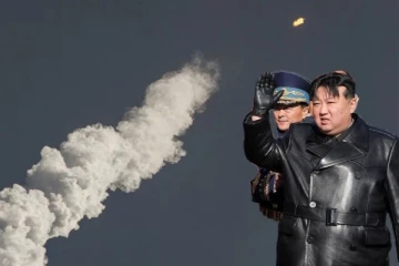 2 பாலிஸ்டிக் ஏவுகணைகளை வீசிய வட கொரியா: கொரிய தீபகற்பத்தில் பதற்றம்!