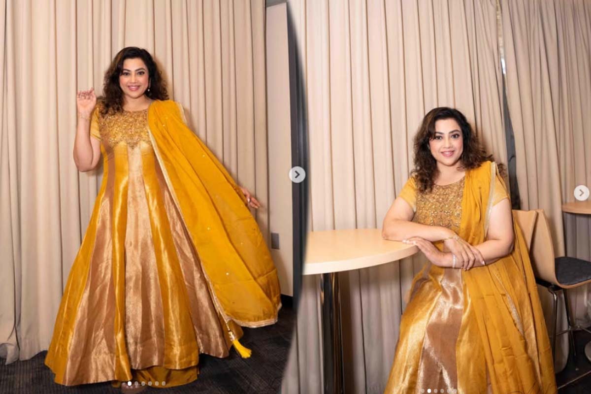 49 வயதில் தங்கமாக மின்னும் மீனா... உங்களுக்கு வயதே ஆகாதா? என கேள்வி எழுப்பும் ரசிகர்கள் | Actress Meena Is Still Young Even In 49 Years