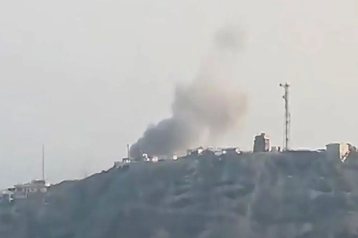 யேமன் ஜனாதிபதி மாளிகை மீது வான் தாக்குதல் ; 5 பேர் உயிரிழப்பு | Airstrike Targets Yemen Presidential Palace யேமன் ஜனாதிபதி மாளிகை மீது வான் தாக்குதல் ; 5 பேர் உயிரிழப்பு | Airstrike Targets Yemen Presidential Palace