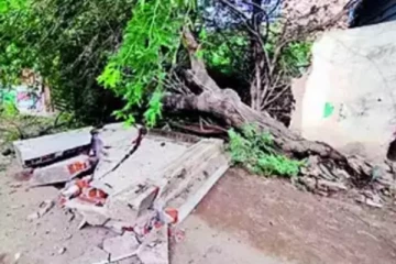 உடைந்து விழுந்தது கடுகண்ணாவை வைத்தியசாலையின் மதில்: ஒருவர் உயிரிழப்பு