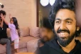 ஜி.வி பிரகாஷிற்கு இவ்வளவு பெரிய மகளா? வீட்டில் பிள்ளையுடன் கொஞ்சு விளையாடிய Video