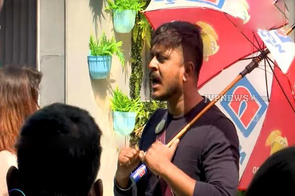 ரணகளமாகும் பிக்பாஸ் வீடு; செருப்பை கையிலெடுத்த பெண் போட்டியாளர்! | The Bigg Boss House Female Contestant