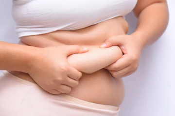 சாப்பிடும் முன்னும் பின்னும் இந்த 2 பொருட்களை குடித்தால், தொங்கும் தொப்பையை குறைத்திடலாம்