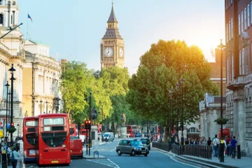 லண்டனில் இந்து கோயில் நடத்தும் முஸ்லிம் நபர்; என்ன காரணம் தெரியுமா!