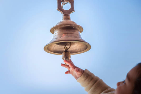 இந்த ஒரு விஷயம் தெரியாமல் கோவில் மணியை அடிக்காதீர்கள் | Do And Donts On Ringing The Bell At Temple