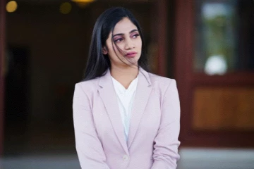 ஈழத்து பெண் லொஸ்லியாவை பார்த்து கடும் சோகத்தில் உறைந்த ரசிகர்கள்... ஏன் தெரியுமா?