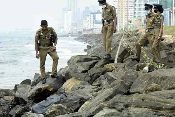 கடற்கரையில் மீட்கப்பட்ட கத்தி - கைகள்: அதிர்ச்சி வாக்குமூலம் அளித்த நபர்! | Knife Recovered On Beach Arms Moratuwa Incident