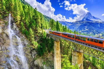 வெள்ளை பனி போர்த்தப்பட்ட இயற்கையின் பேரழகு சுவிட்சர்லாந்து