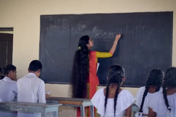 பாடசாலை ஆசிரியைகள் தொடர்பில் விசாரணை!