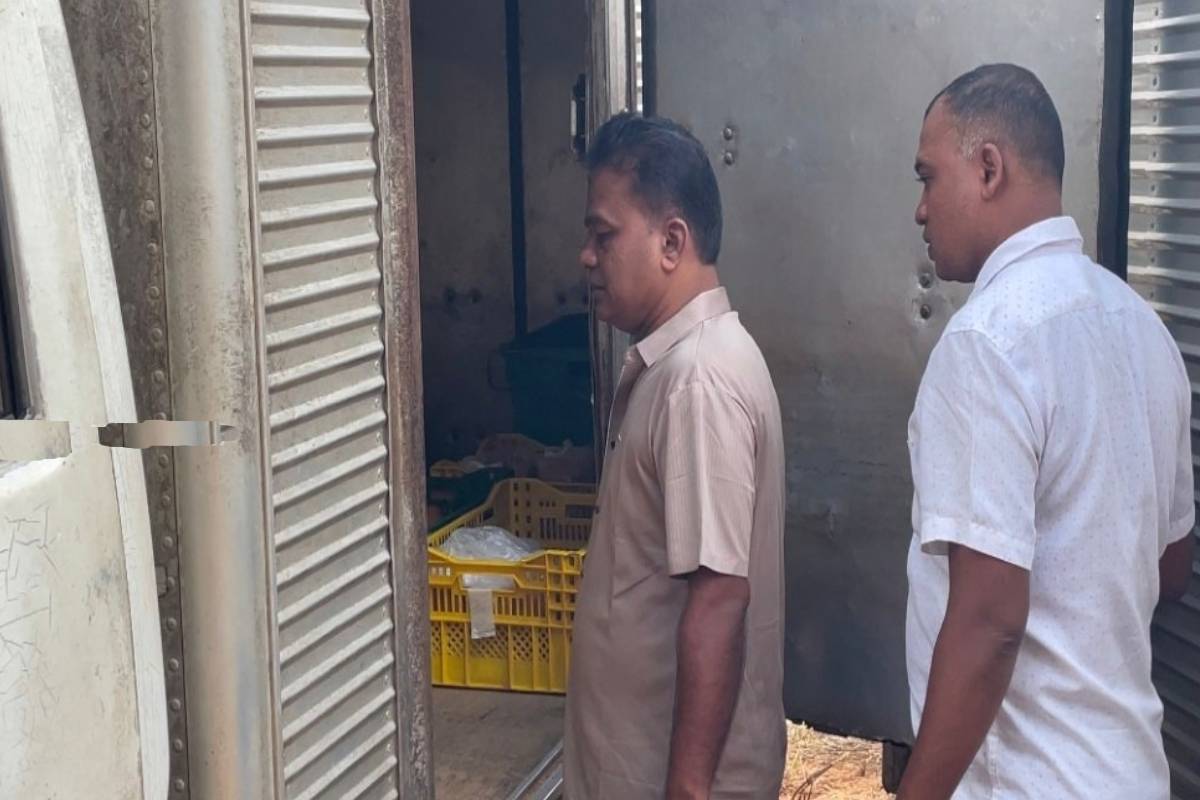 யாழில் திடீர் சோதனை ; வெதுப்பக பொருட்கள் விற்பனையில் முறைகேடு | Irregularities In Sale Of Bakery Products Jaffna யாழில் திடீர் சோதனை ; வெதுப்பக பொருட்கள் விற்பனையில் முறைகேடு | Irregularities In Sale Of Bakery Products Jaffna