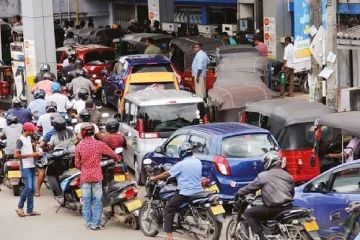 ආයෙත් තෙල් පෝලිම් එක්ක දැවැන්ත අර්බුදයක්.. ලංකාවටම රතු එළියක්