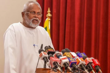 சீனாவிற்கு பறந்தார் டக்ளஸ் தேவானந்தா!